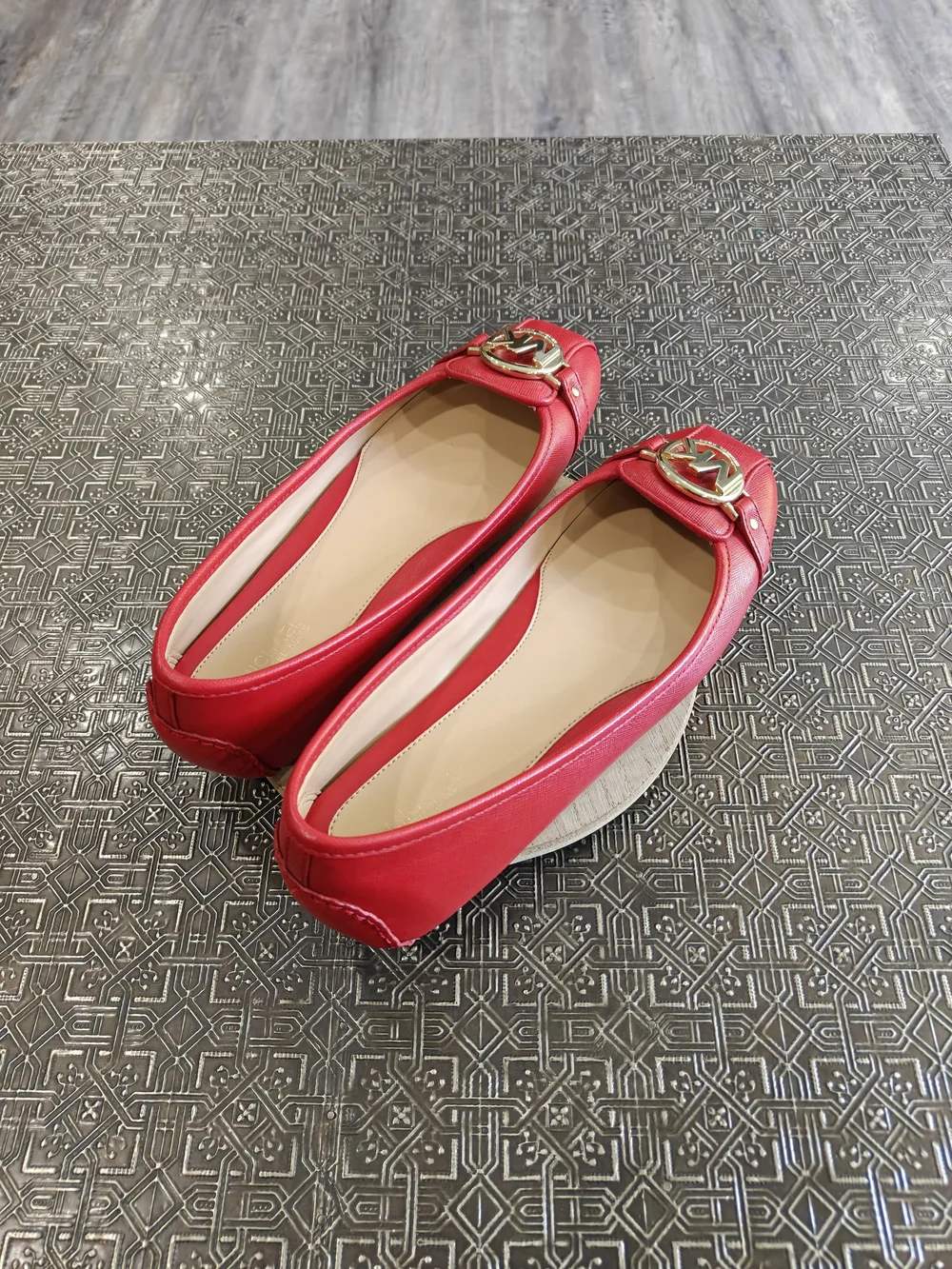 🐢 Michael Kors Fulton Moc leather flats Driving Shoe. Red With Gold Medallion - Picture 6 of 9
